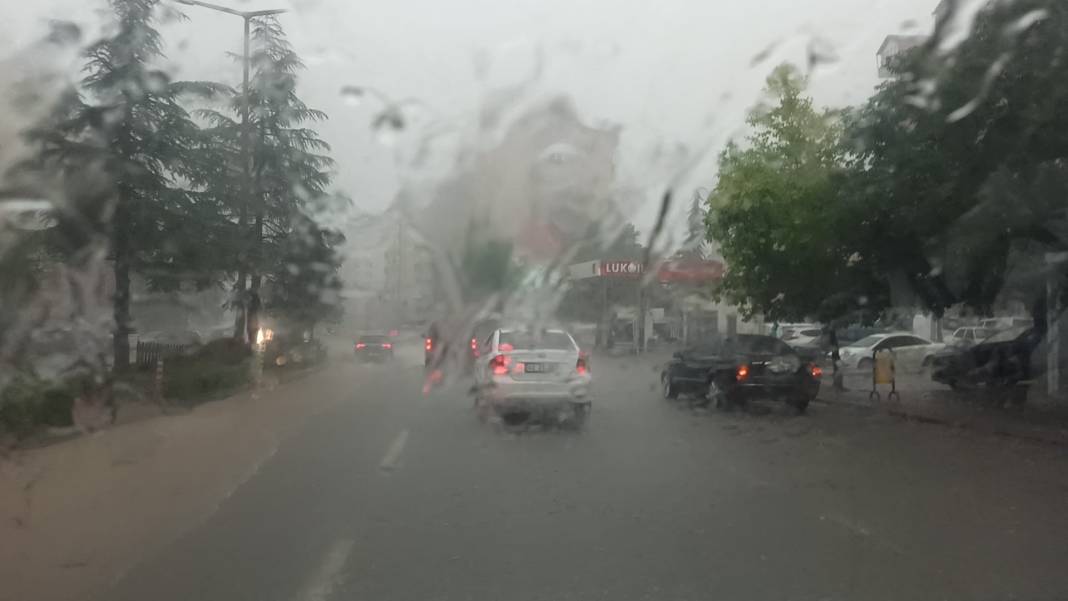 Seydişehir'de afet! İlçeyi sel götürdü, dolu vurdu 6